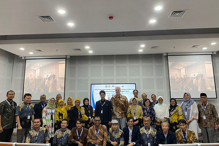 IcoMathApp 2023 Sukses Digelar Departemen Matematika