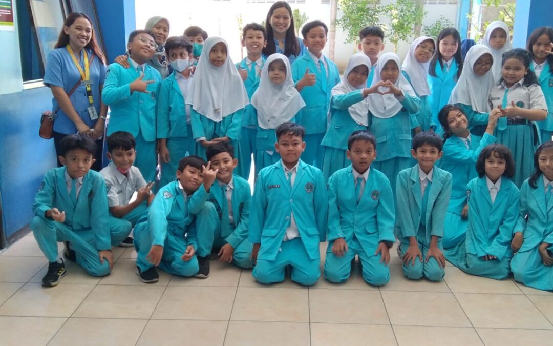 Dua mahasiswa Philippine Normal University asal Filipina berkegiatan Non-degree Training Program di Departemen Matematika FMIPA UM dalam bentuk praktik mengajar di SD Lab UM dan ikut proses pembelajaran di 3 MK S1 Pendidikan Matematika sebagai partisipasi Publik (SDGs: 4, 7, 15, 17)