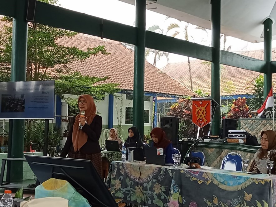 Meningkatkan Mutu Pembelajaran melalui Lesson Study dari Departemen Matematika untuk SMPN 2 Sumberpucung Kabupaten Malang (SDG: 4, 7, 9, 10, 15, 17)