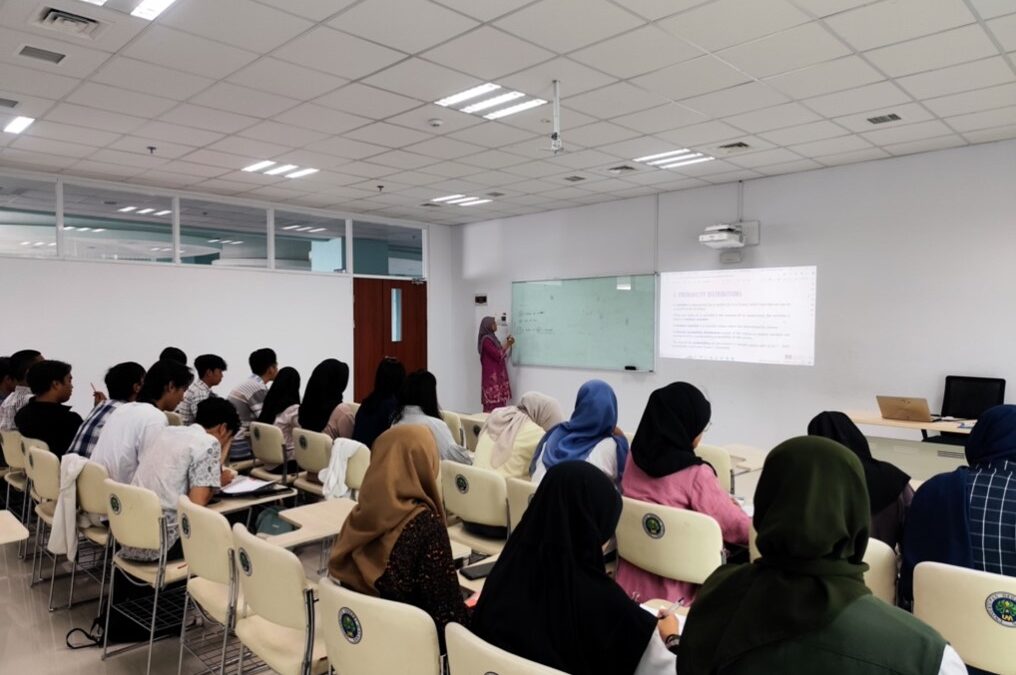 Assoc. Prof. Haslinda Ab Malek dari UiTM Berkolaborasi dengan Lita Wulandari Aeli, M.Si dalam Pengajaran Mata Kuliah Pengantar Teori Peluang