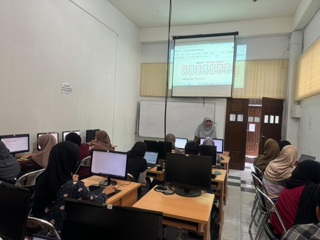 Dr. Maimunah, M.Si: Kolaborasi Co-Teaching pada Mata Kuliah Dasar-Dasar Pemrograman Komputer di Departemen Matematika 