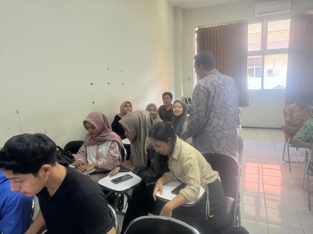 Dr. Wisnu Widiarto, S.Si, M.T: Bergabung sebagai Co-Teaching pada Mata Kuliah Review Sistematik di Departemen Matematika 